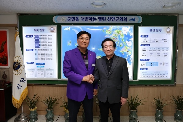 신안군의회, 목포시의회와 신안-목포 협력 방안 모색 1의 이미지 확대 보기