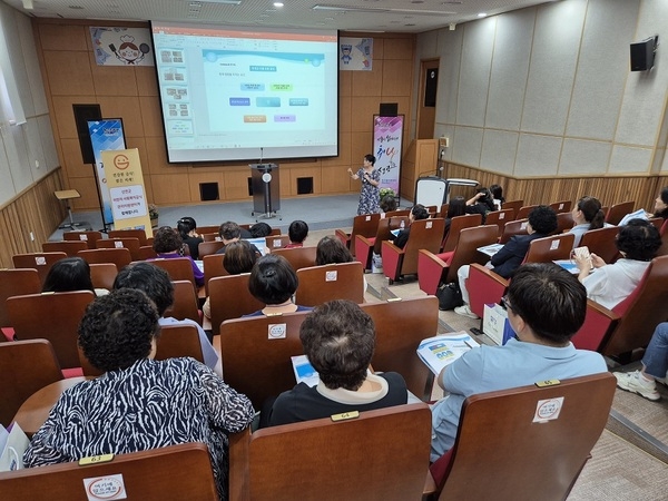신안군 어린이·사회복지급식관리지원센터, ‘2025 조리 종사자 집합 교육' 개최..'한국폴리텍대학 전남 캠퍼스 방문으로 현장 역량 강화' 2