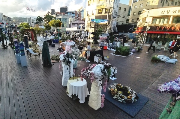 신안군, 제25회 국제꽃장식대회 10월 개최 확정!..'‘꽃’이 ‘예술’로 피어나는 감동의 현장, 1004섬 분재정원에서 펼쳐져' 3