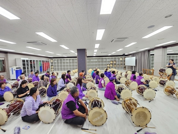 신안군,‘읍·면지역사회보장협의체 역량 강화 연찬회’ 개최..'위원 전문성 제고 및 민관 협력 강화, 현장 중심의 복지 실현 기대' 4