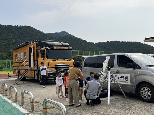 신안군, 국립광주과학관 후원회와 함께하는 ‘찾아가는 과학관’ 성료..