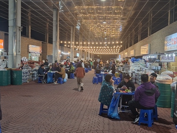 신안군, 지도읍 제5회 지도뻘땅먹거리장터 성황리 개최..'주민이 기획하고 참여하는 활기찬 지역축제의 현장' 4