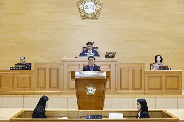 신안군, 시정연설을 통해 2026년도 예산안 편성방향 제시..'2026년 농어촌기본소득을 포함한 7,370억 원 규모 예산안 승인 요청'   1