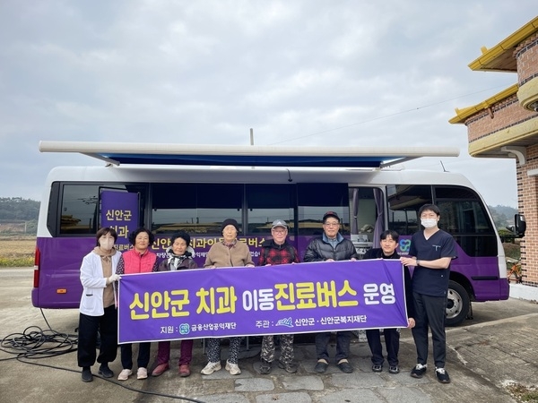 치과 없는 낙도에 희망을 싣다..'신안군 ‘찾아가는 치과 이동 진료’ 현장' 1