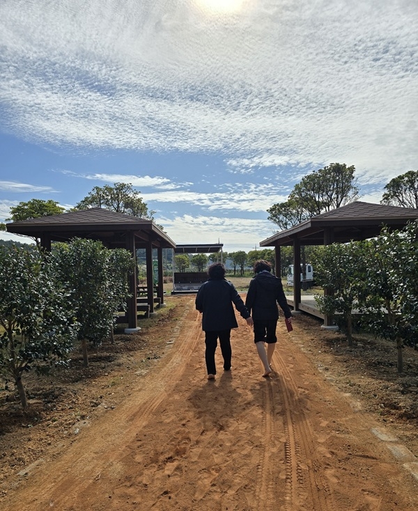 신의면 가락공원 황토맨발길 조성..