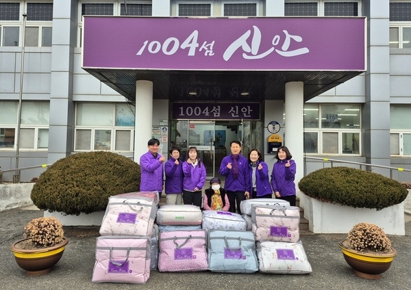“내년에도 살아있다면 또 나누고 싶어요” 이웃을 먼저 떠올린 88세 할머니의 따뜻한 나눔..신안군복지재단 지정기탁 통해 이불 지원 1