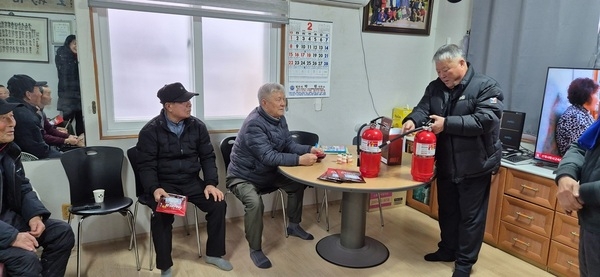 신안군 비금면 이장협의회, 주민들의 생활터전 지키기 위한 소화기 기증..
