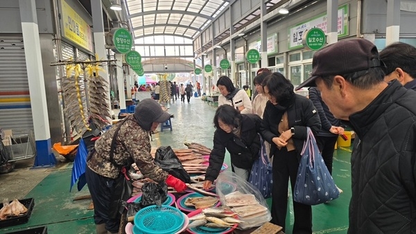 신안군, 설 명절맞이 전통시장 장보기 행사 추진..