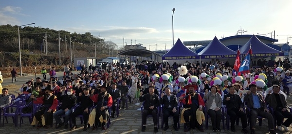 신안 지도읍, 2026 정월대보름 행사 600여 명 참여로 대성황..'오횡묵 초대 군수 행차 재현 ‘최고 인기’… 역사 체험 큰 호응' 2