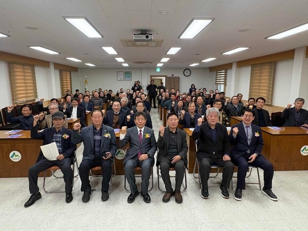 신안군행정동우회 회장 이·취임식 개최..