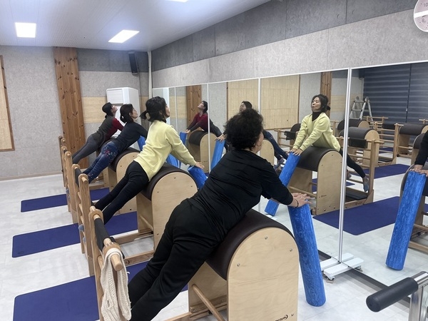 신안군, 암태면 필라테스 강좌 개설..'도서지역 스포츠 사각지대 해소' 4