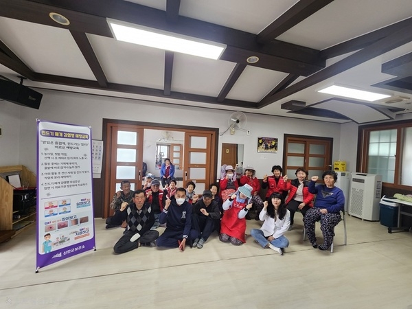 ‘밭일은 즐겁게, 진드기는 멀리!’..압해읍 어르신 대상 찾아가는 진드기 매개 감염병 예방교육 실시 2